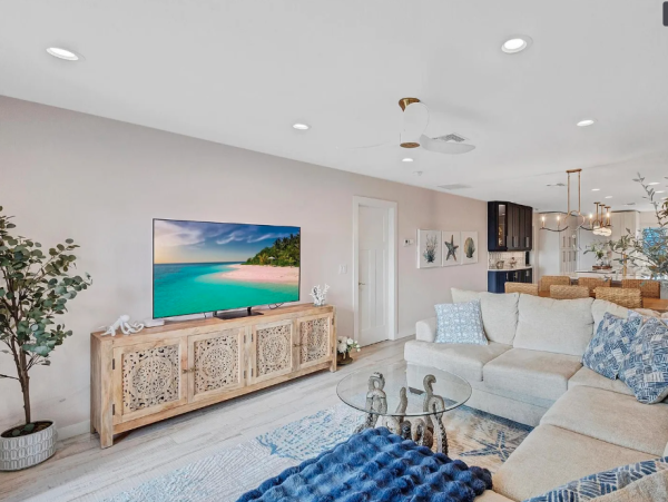 Luxurious Beachfront Condo in Longboat Key - Your Coastal Retreat Awaits